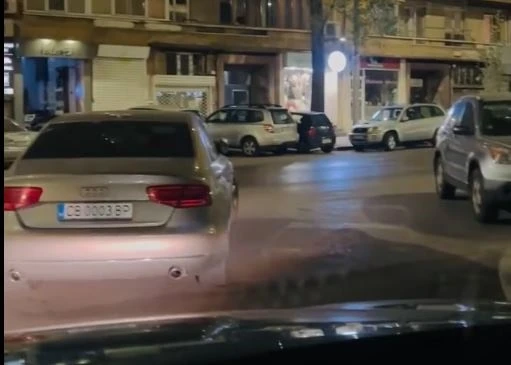 Баровец с гъзарски номер паркира на кръстовище в София сякаш му е бащиния СНИМКИ