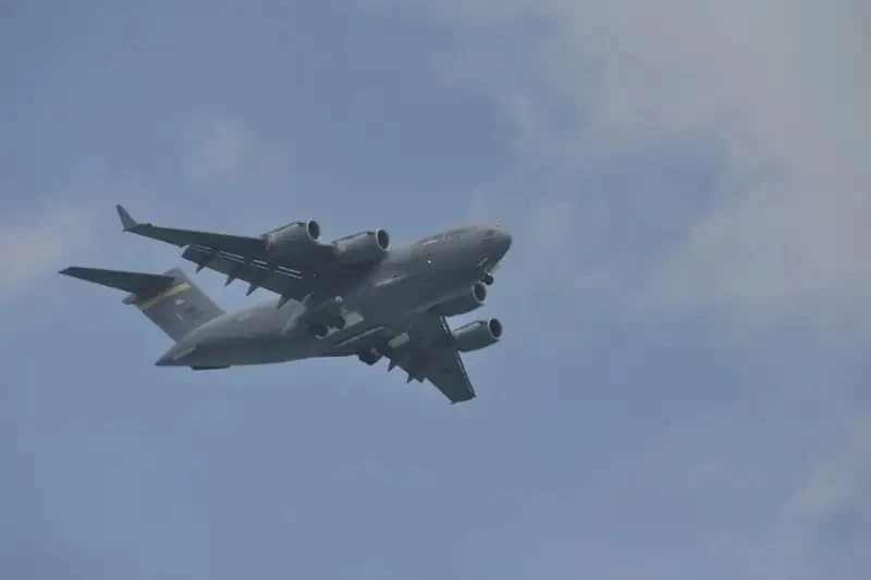 Самолет C-17A на US армията, сертифициран за доставка на ядрени оръжия, летя от САЩ за Турция