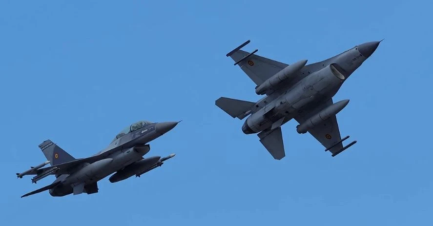 Напрежение в небето! Сирени вият в Румъния, F-16 излетяха по тревога 