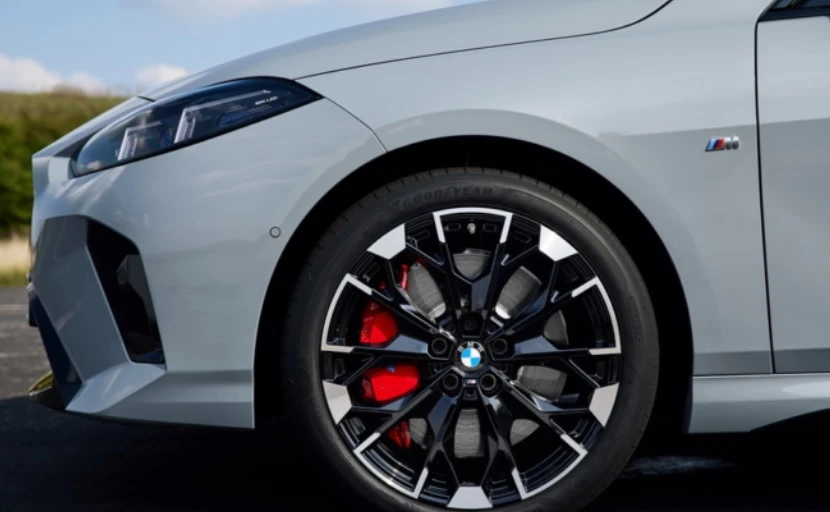 Мощен и със стилен дизайн: Представиха най-евтиния седан BMW ВИДЕО