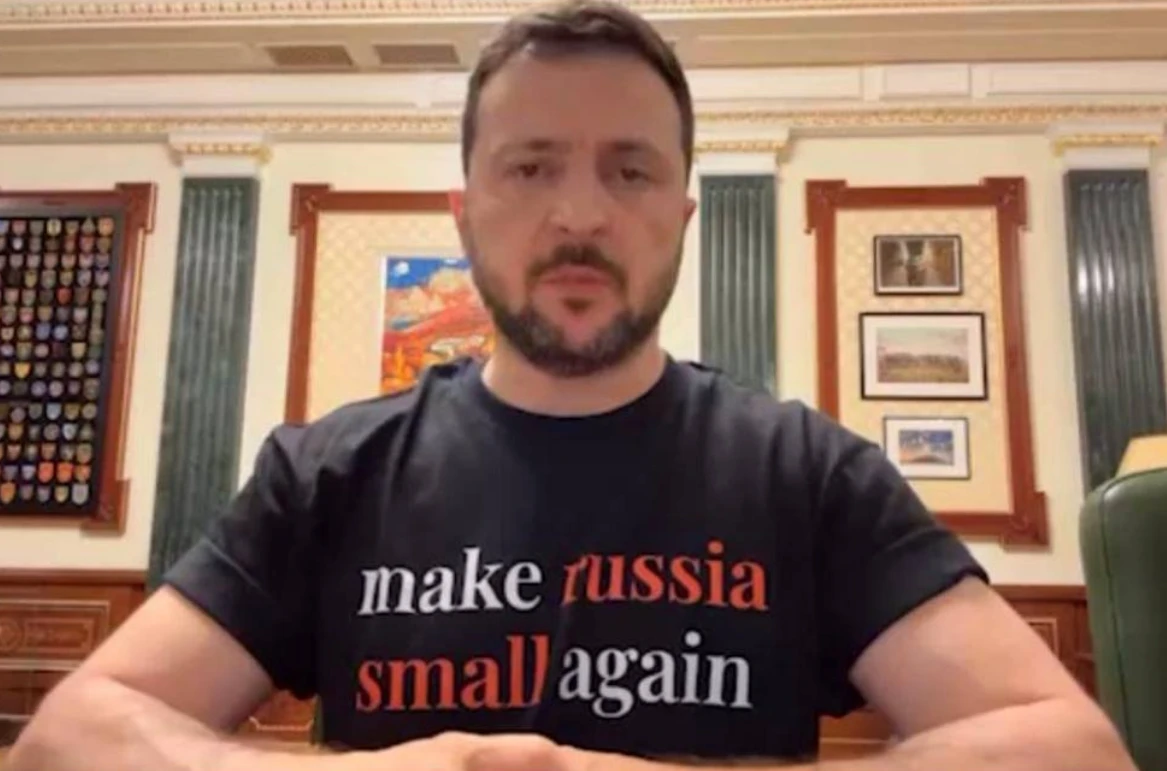 „Проклет идиот“: Зеленски съблече тениската в цвят каки и прати послание към Русия