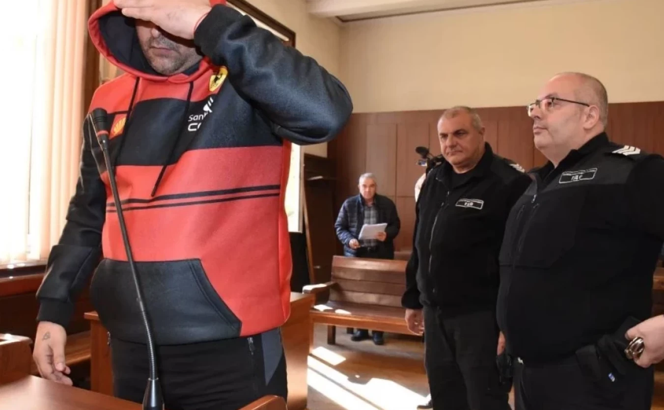 Това е педофилът Валентин, блудствал с 5-г. и 7 г. момиченца, а преди това убил Златка Зъбчето