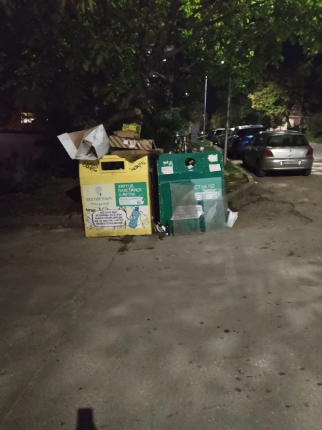 Във Велико Търново потънаха в боклуци СНИМКИ 