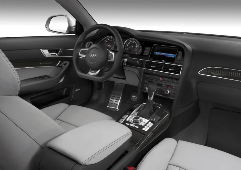Вълк в овча кожа: Забелязаха рядък седан Audi с впечатляващ двигател СНИМКИ