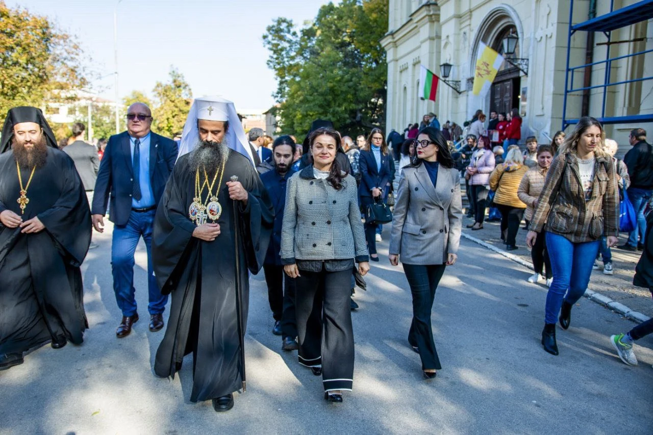 Духовният празник на Видин събра президента Плевнелиев с българския Патриарх Даниил и Росица Кирова СНИМКИ