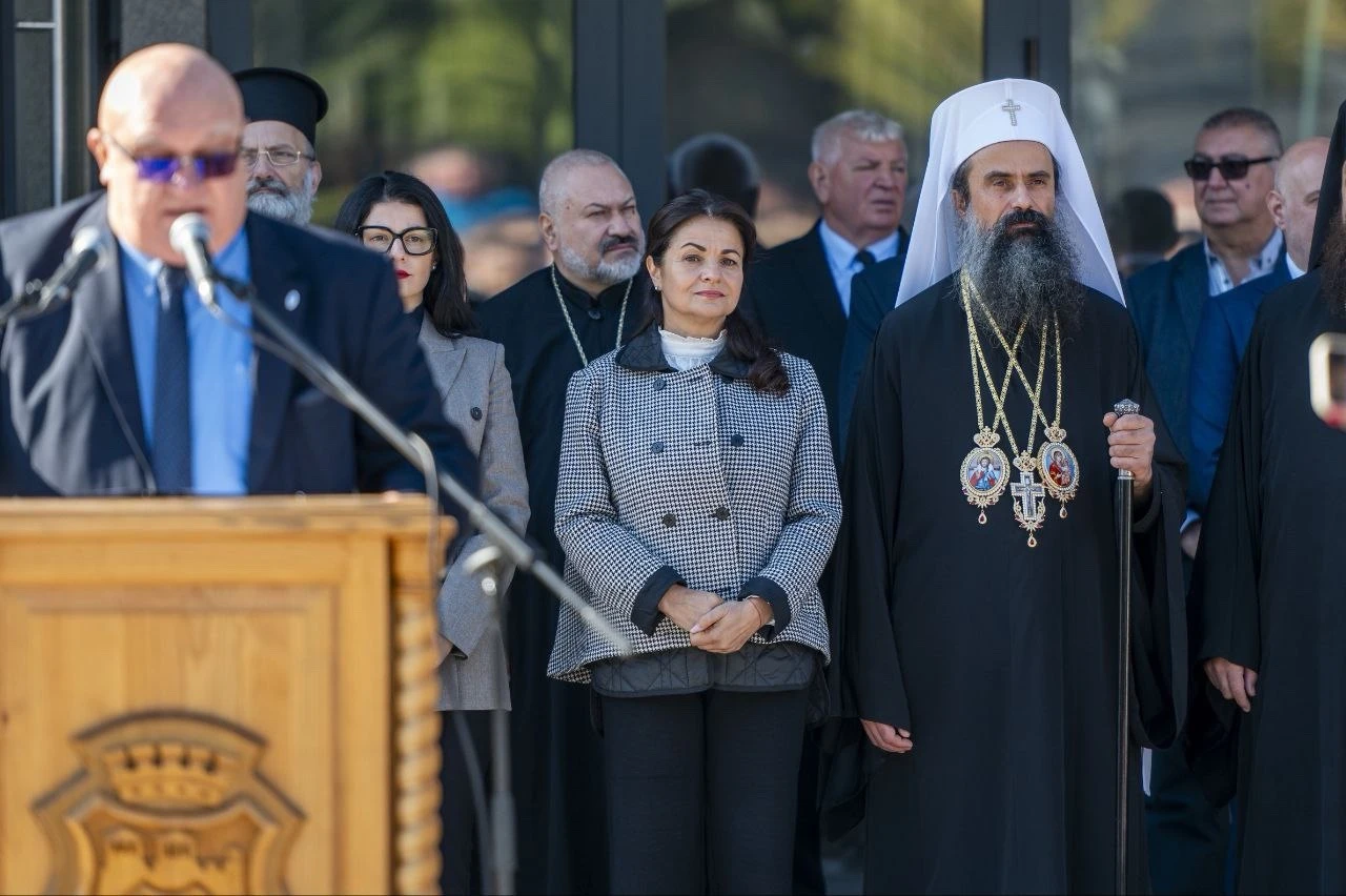 Духовният празник на Видин събра президента Плевнелиев с българския Патриарх Даниил и Росица Кирова СНИМКИ
