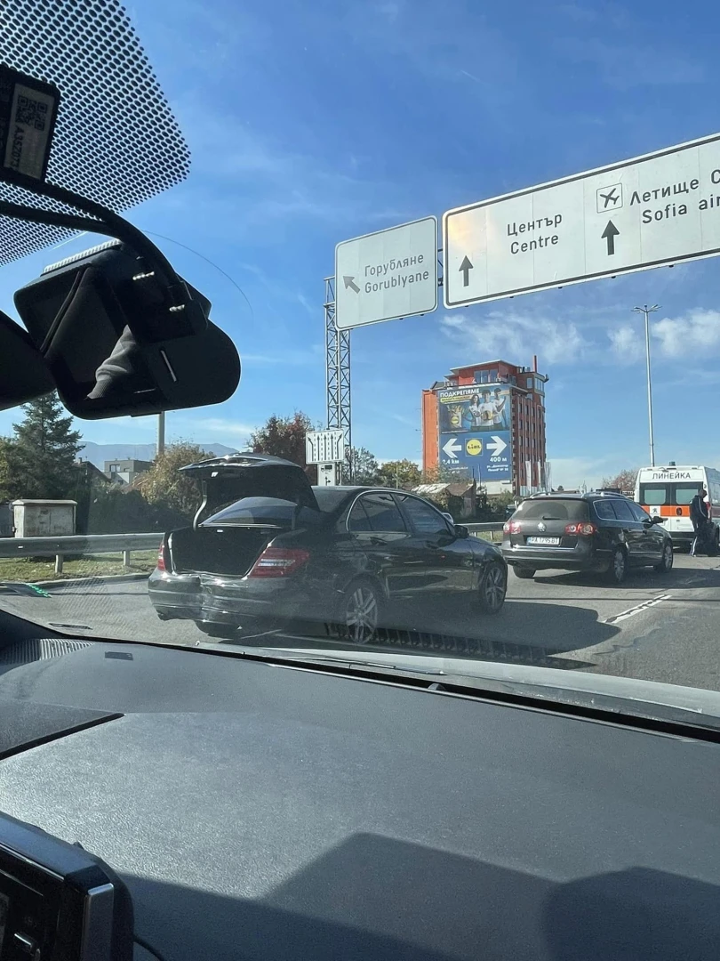 Зрелищно верижно меле в София заради вота! СНИМКИ