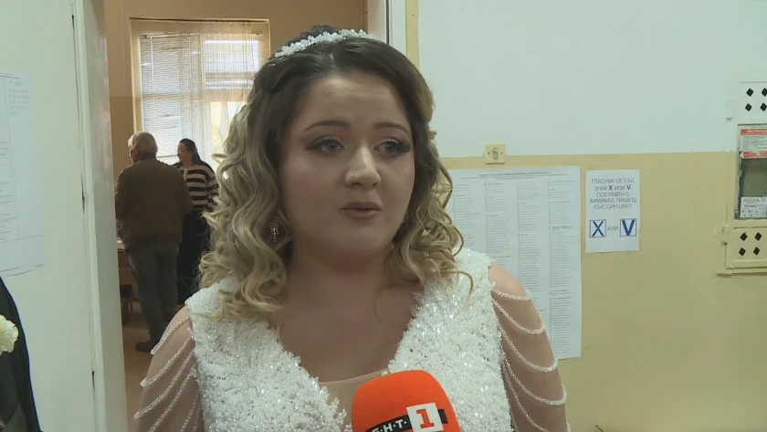 СИК цъкат с език в наш град, булка в бяла рокля влезе да гласува СНИМКИ