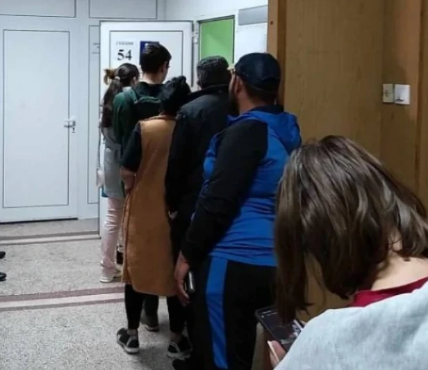 Започна изборният ден за нашенците във...