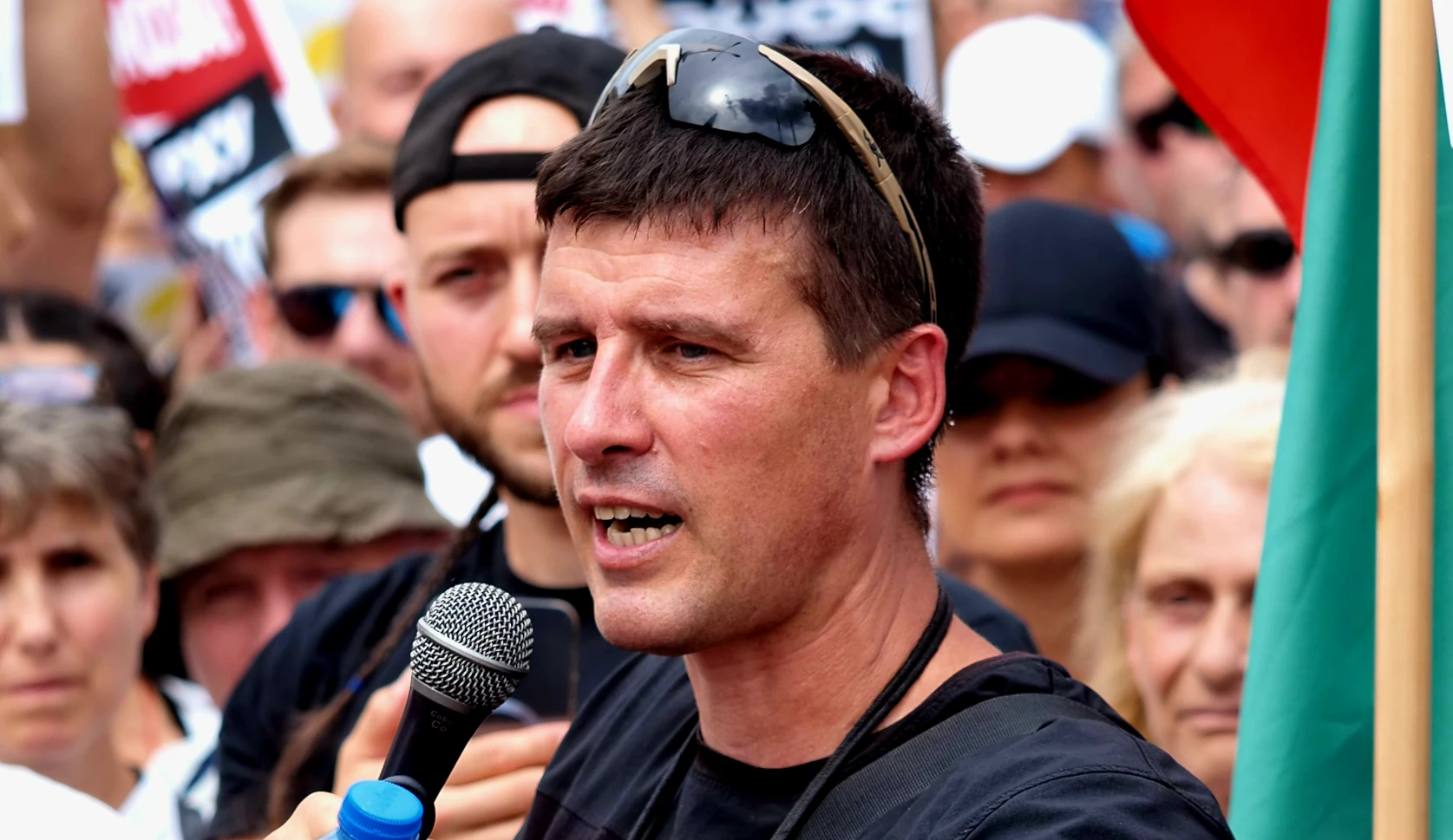 Хората на Ивелин Михайлов изпълниха заканата си 