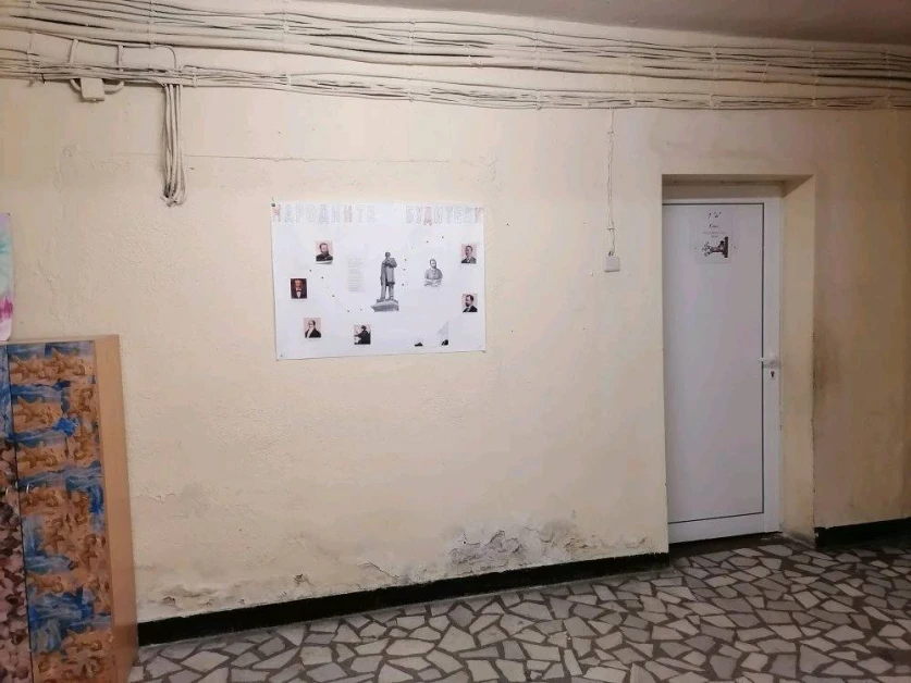 Ударихме дъното: Ще се отвратите как изглежда училище в сърцето на Пловдив СНИМКИ