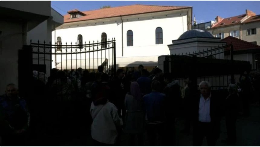 Близки и приятели изпратиха журналиста Илхан Андай СНИМКИ