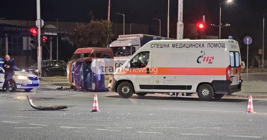 Страшна катастрофа в Пловдив: Едната кола се е преобърнала, цъкаща бомба е СНИМКИ