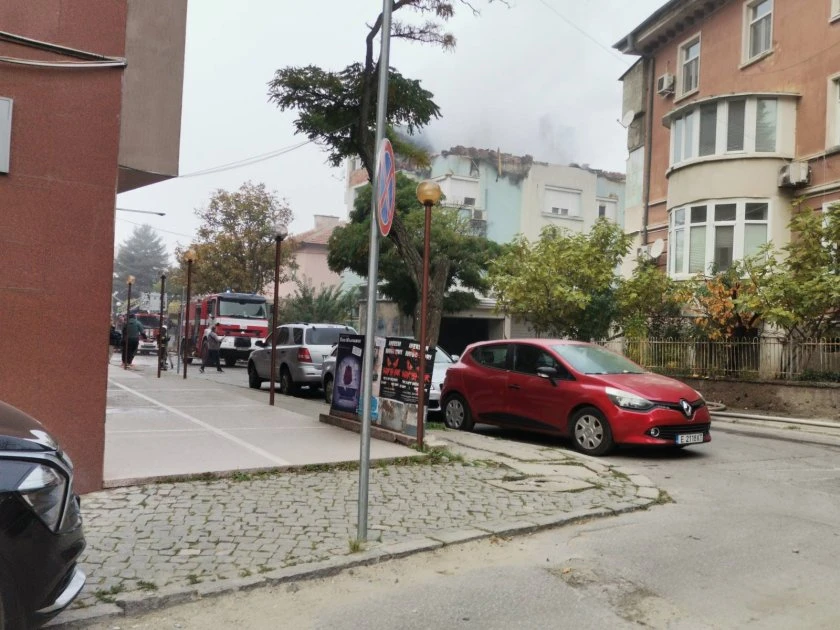 Извънредна ситуация в Благоевград, този мъж спаси много животи СНИМКИ/ВИДЕО