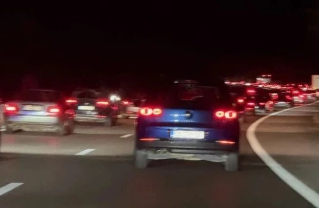 Жестоки мелета на "Тракия", магистралата е блокирана СНИМКИ 