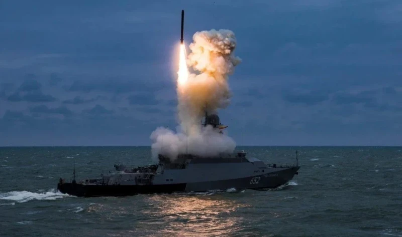 Руска подводница с 4 ракети "Калибър" се разположи в Черно море