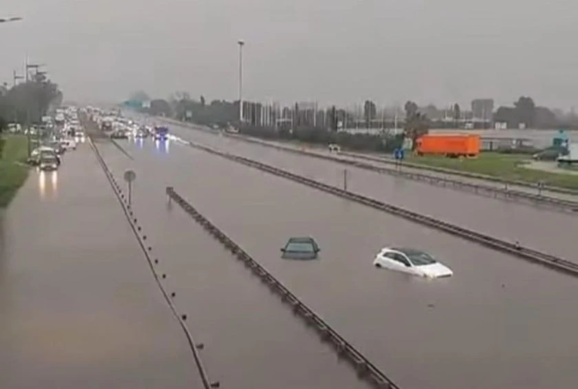 Апокалипсисът в Испания продължава! Барселона и Каталуния са под вода, зрелищни КАДРИ