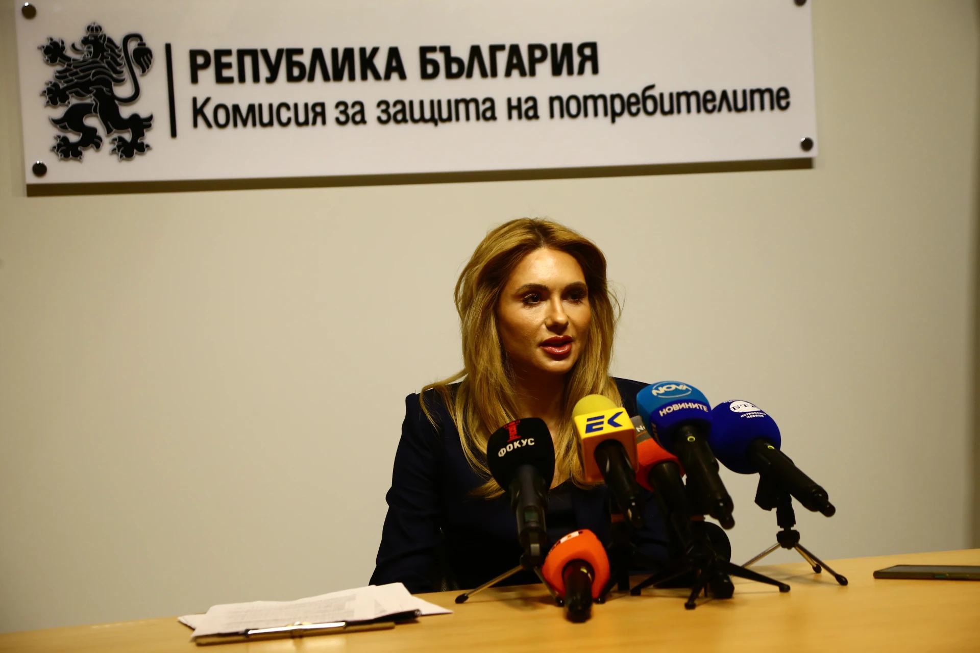 Мария Филипова: КРС да обясни - включени ли са в условията на лицензите на мобилните оператори правила за защита на потребителите 