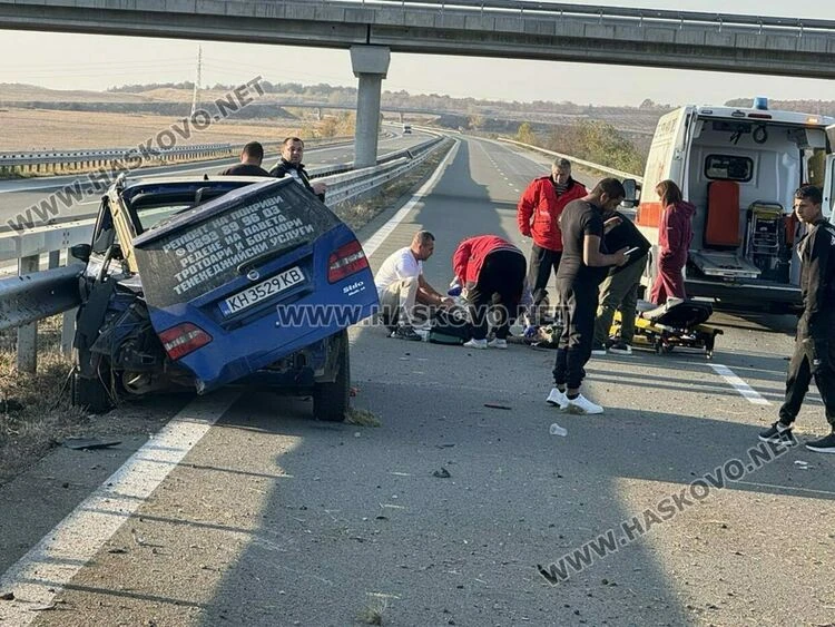Невиждана катастрофа на АМ "Марица", хора изпадат от кола в движение ВИДЕО