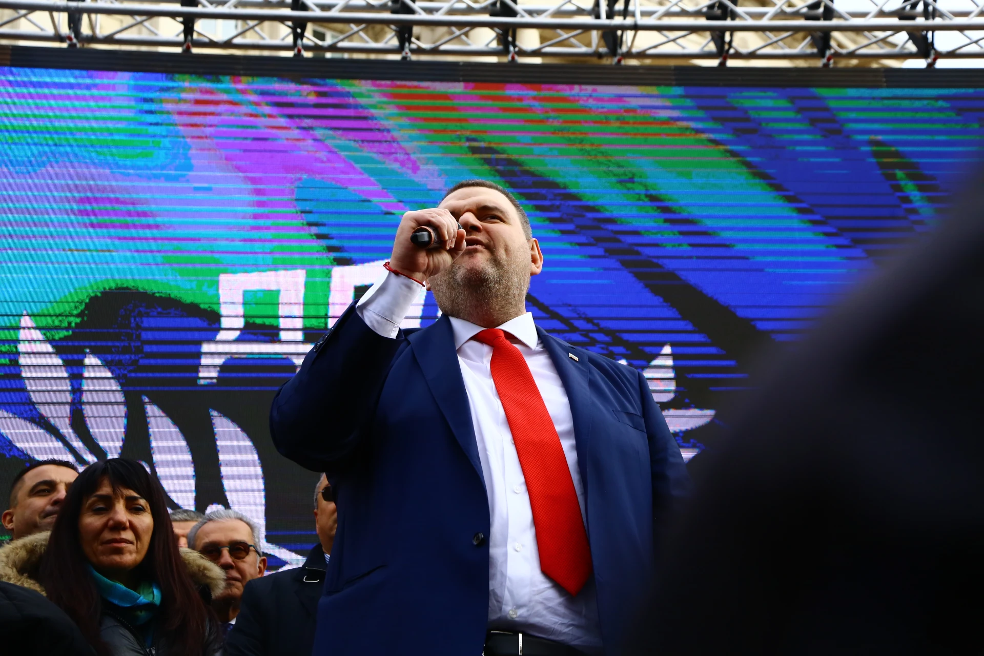 Пеевски с голяма новина пред протестиращите и сериозна закана БЛИЦ Live