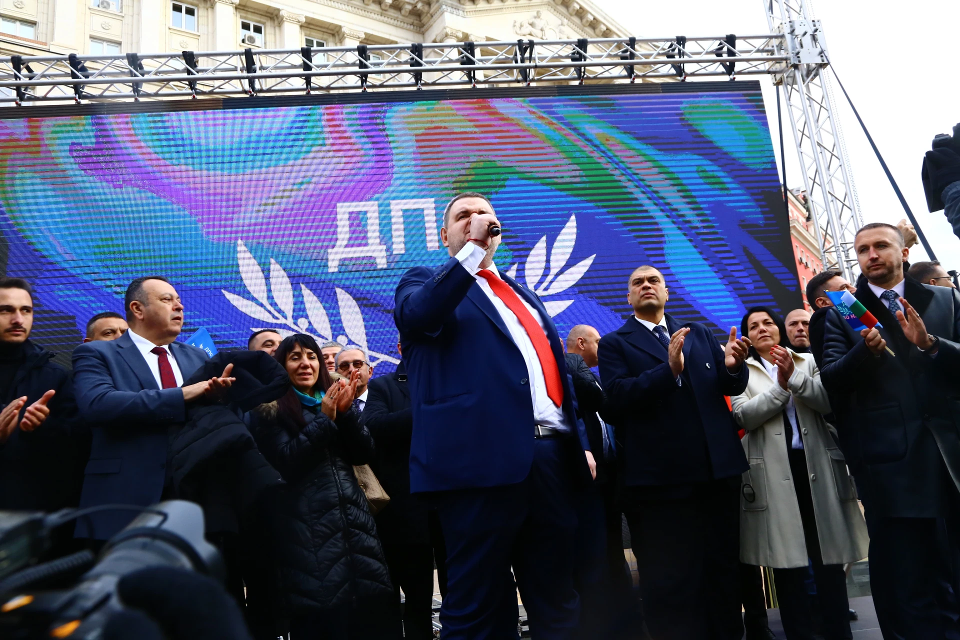 Пеевски с голяма новина пред протестиращите и сериозна закана БЛИЦ Live