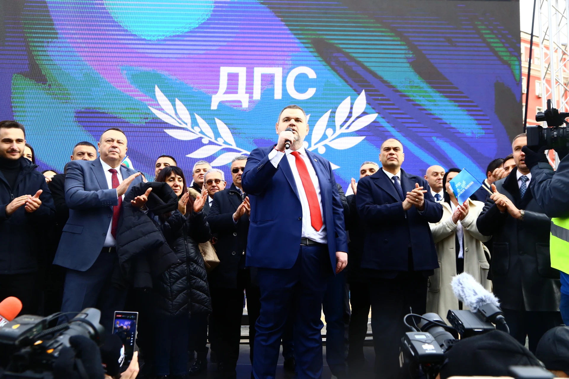 Пеевски с голяма новина пред протестиращите и сериозна закана БЛИЦ Live