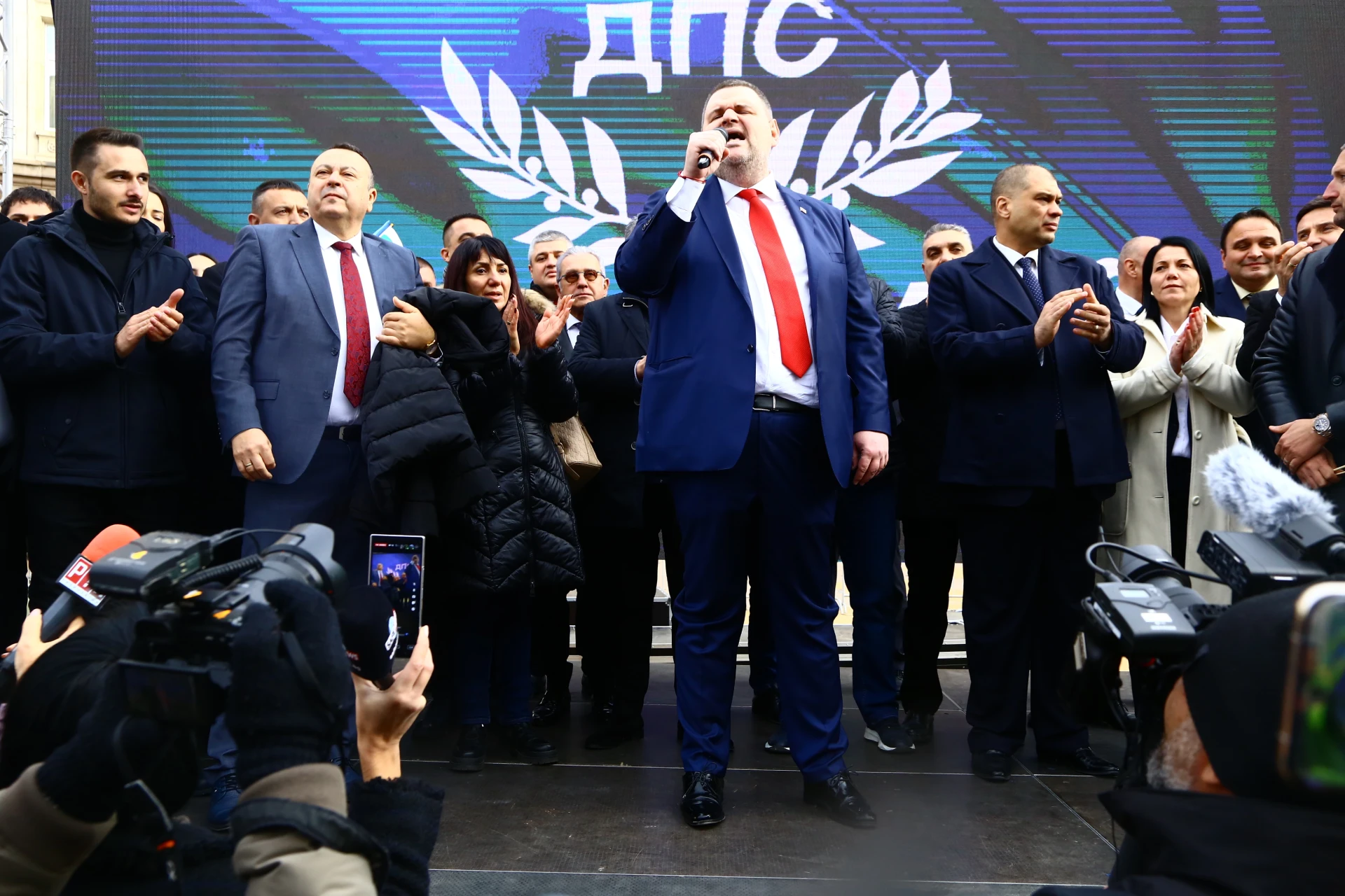 Демонизацията на Пеевски работи в негова полза
