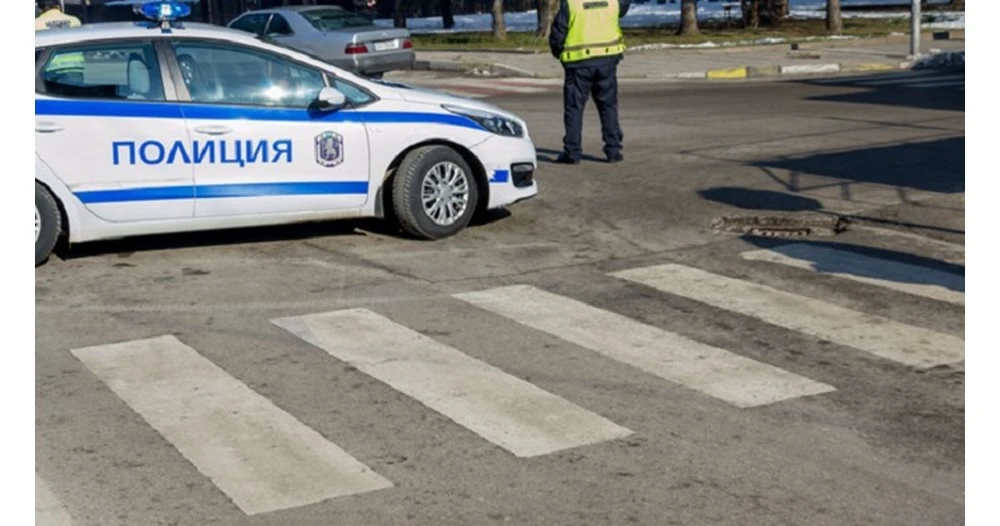 Шофьор блъсна майка с бебе на пешеходна пътека в Сандански