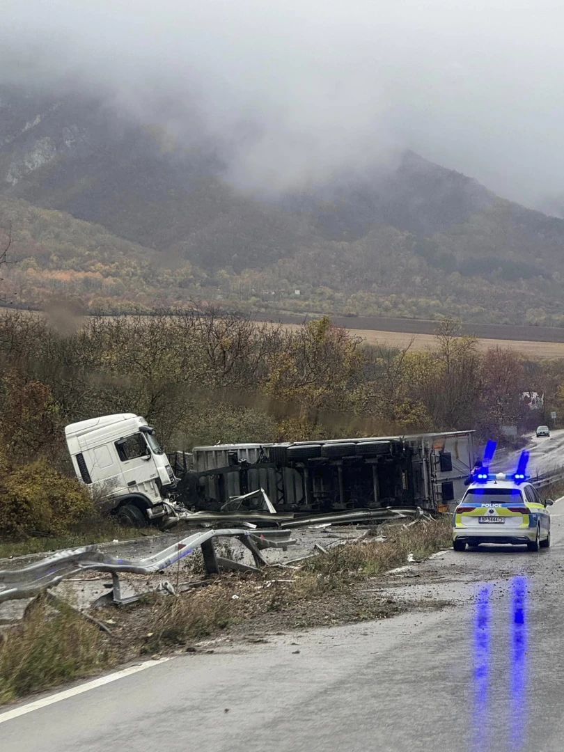 Невиждан ужас на пътя Враца-Монтана, шофьорите в шок ВИДЕО