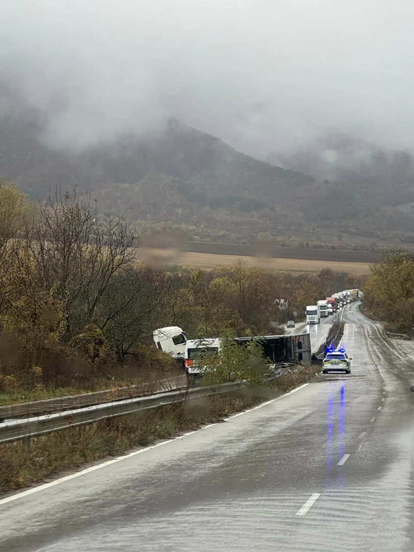 Невиждан ужас на пътя Враца-Монтана, шофьорите в шок ВИДЕО