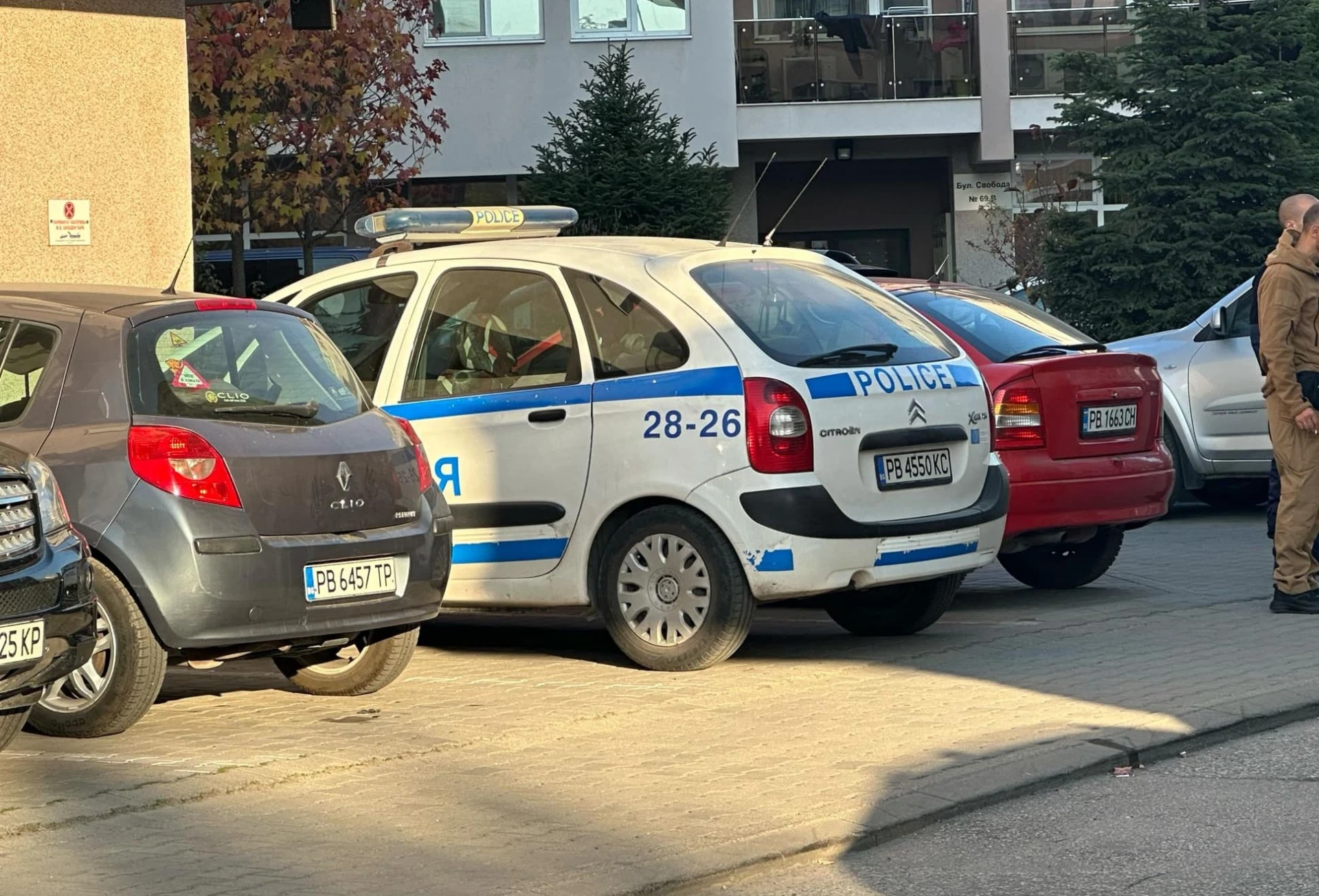 Жестока трагедия в Пловдив, студентка се обеси с перде от прозореца на жилището си СНИМКИ