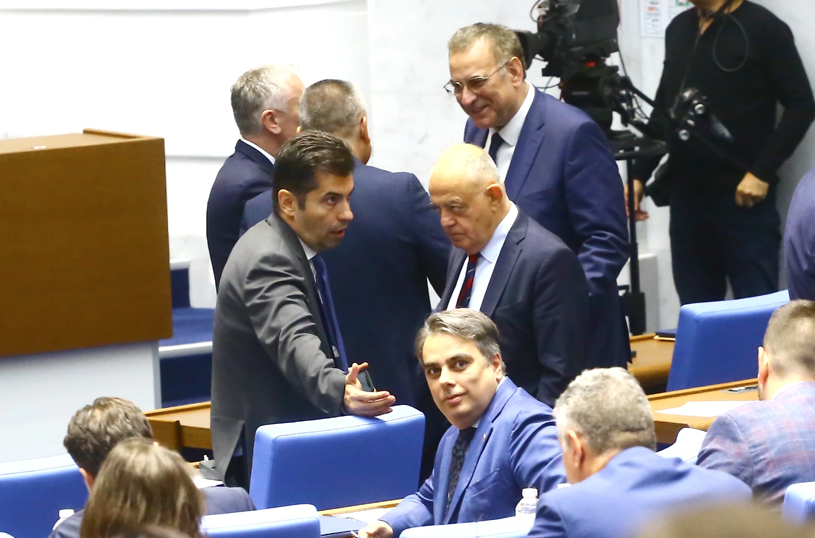 Евгений Михайлов: Уморих се от пируетите на ПП и ДБ! Това са парламентарните групи на...