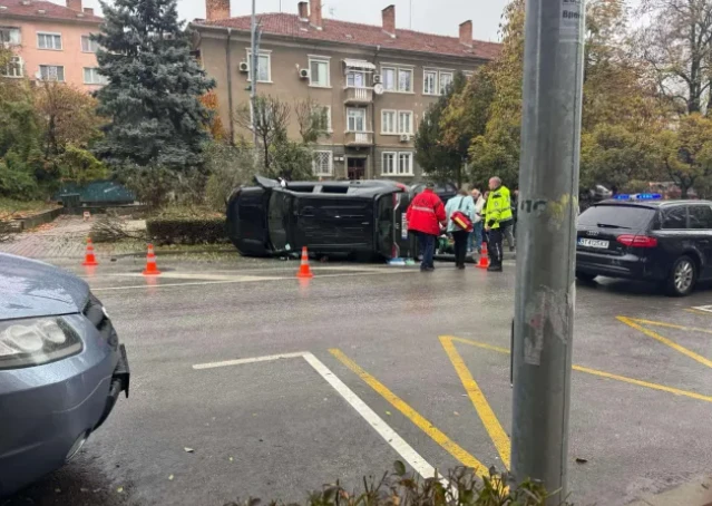 "Мамо, мамо": Кошмарен инцидент с 4-г. детенце във Велико Търново... СНИМКИ