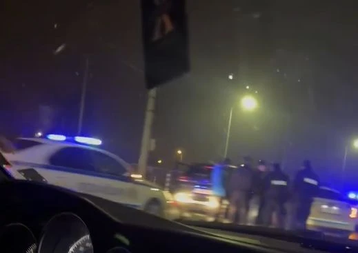 Скандално ВИДЕО от среднощния екшън с полицаи в София СНИМКИ