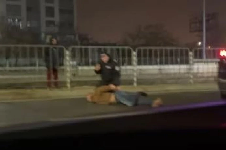 Скандално ВИДЕО от среднощния екшън с полицаи в София СНИМКИ
