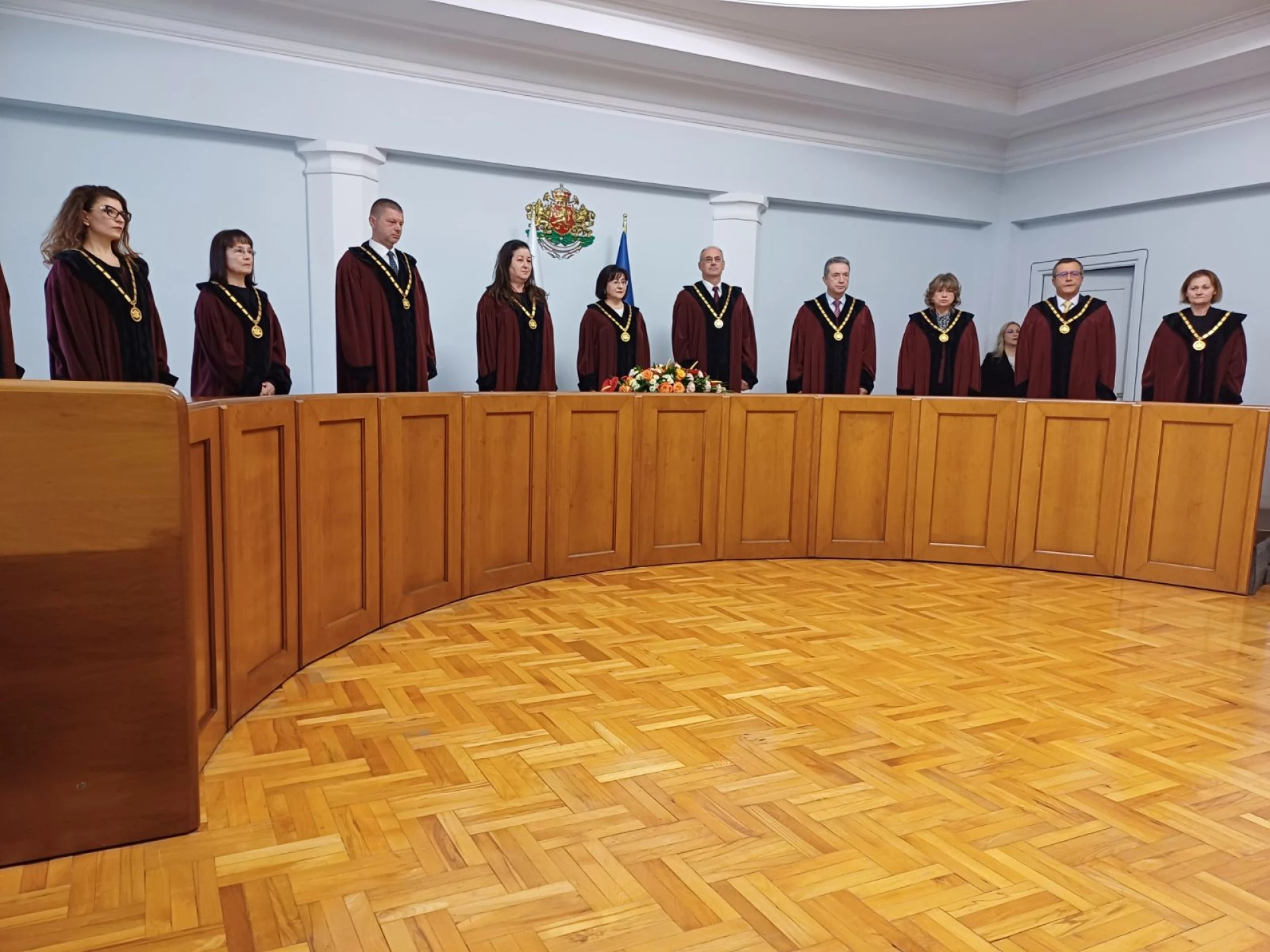 Заклеха се! Това са новите конституционни съдии СНИМКИ