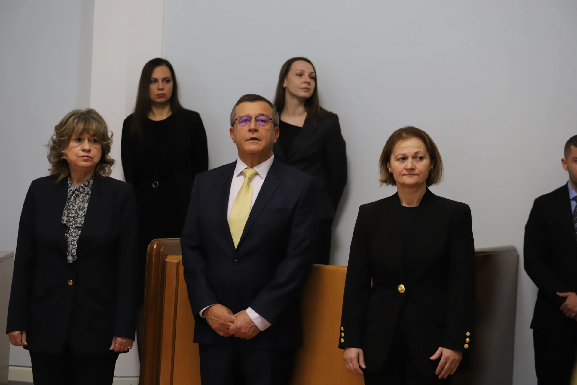 Заклеха се! Това са новите конституционни съдии СНИМКИ
