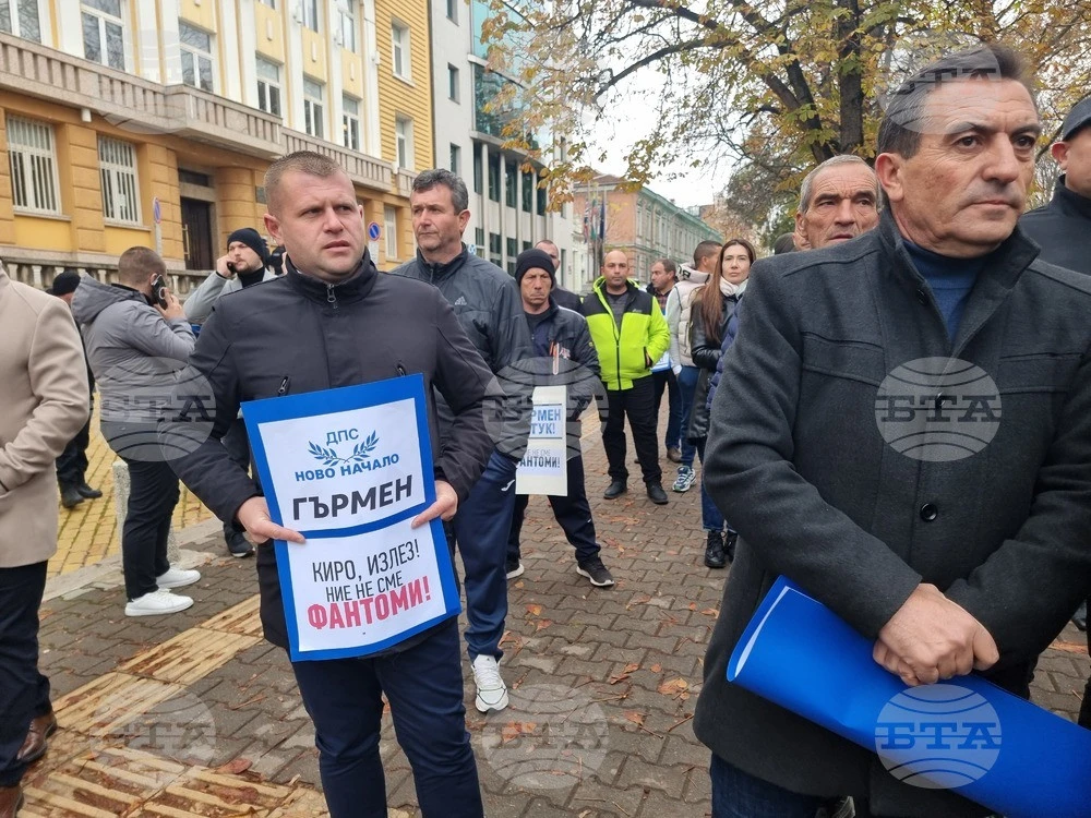 Почна се! Гърмен излезе на протест пред парламента, Кирил Петков в паника
