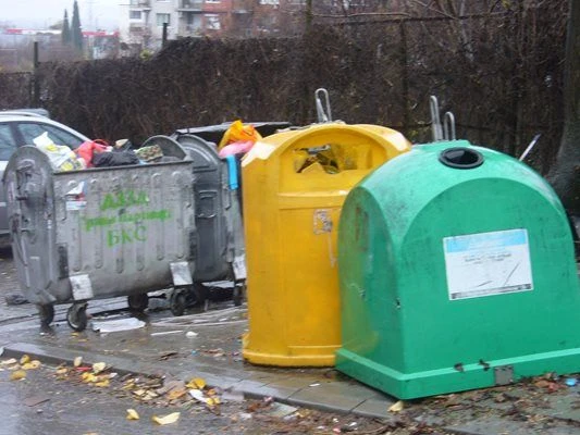 Убийство: Божидар изпи 1 кило ракия, взе ножовката и наряза приятеля си по чашка като сочно мезе СНИМКИ