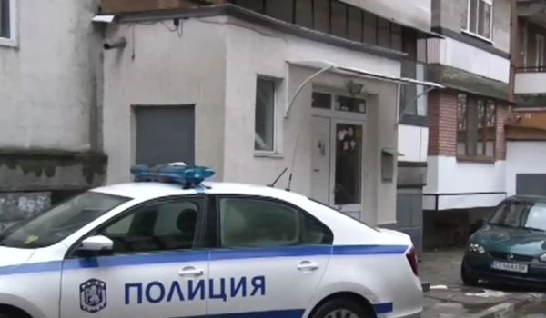 Убийство: Божидар изпи 1 кило ракия, взе ножовката и наряза приятеля си по чашка като сочно мезе СНИМКИ