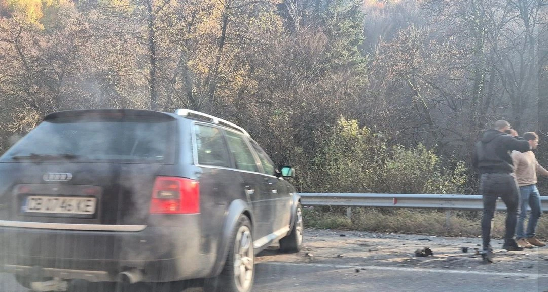 Неописуем ужас на един хвърлей от София, хвърчат пожарни и линейки СНИМКИ 