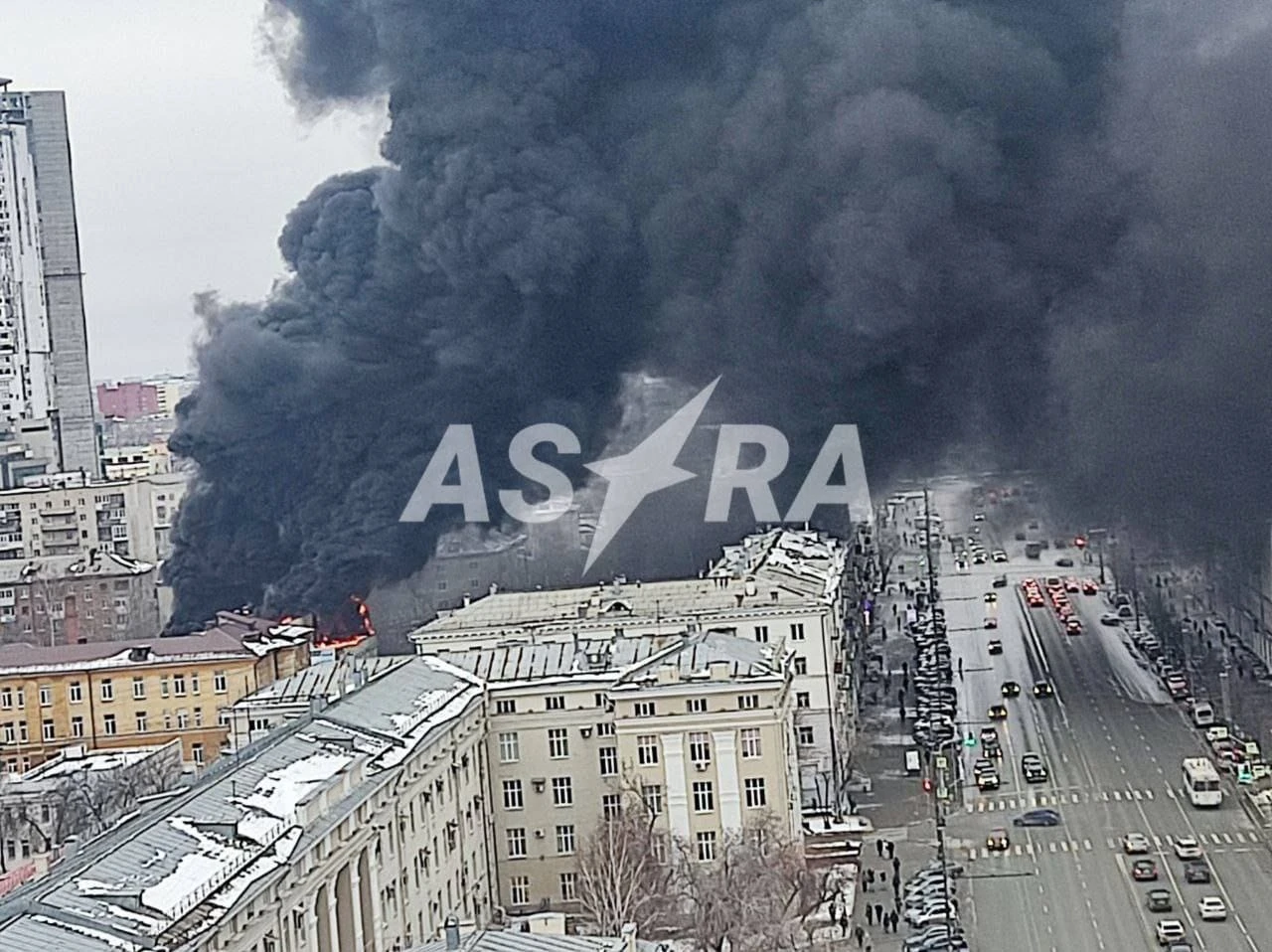 Пламна адски пожар в руска болница, пациенти панически скачат от прозорците СНИМКИ и ВИДЕО 18+