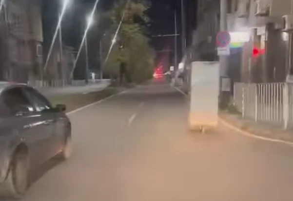 Шофьори в шок от тази гледка в Стара Загора: Това подвижна будка ли е? СНИМКИ