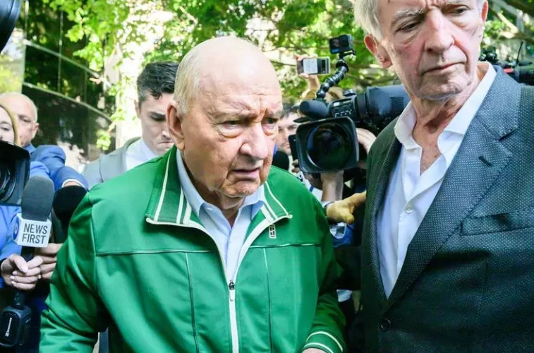 Легендарен водещ се оказа извратено чудовище, жертвите му проговориха