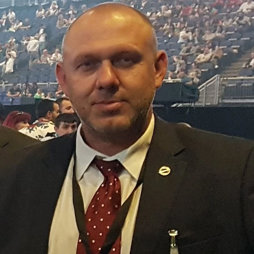 Слави Трифонов направи бодигарда си депутат СНИМКИ