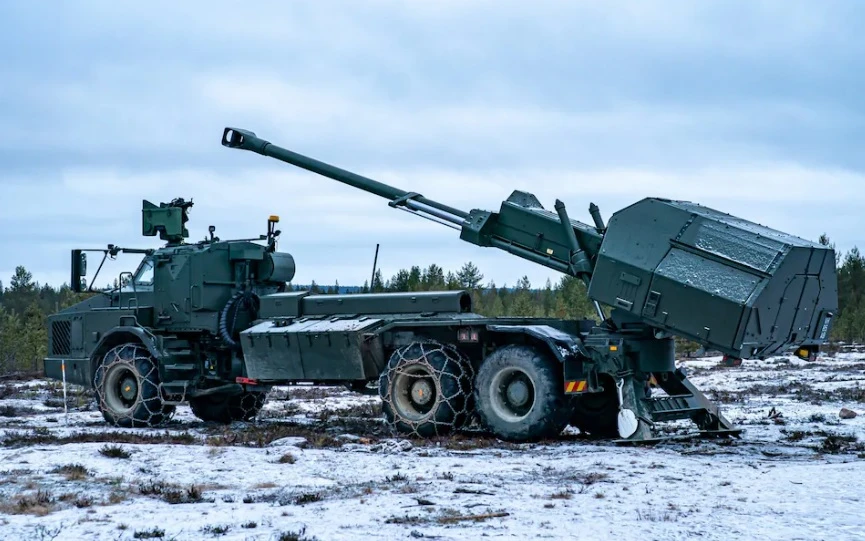Британската армия използва САУ Archer близо до руската граница СНИМКИ
