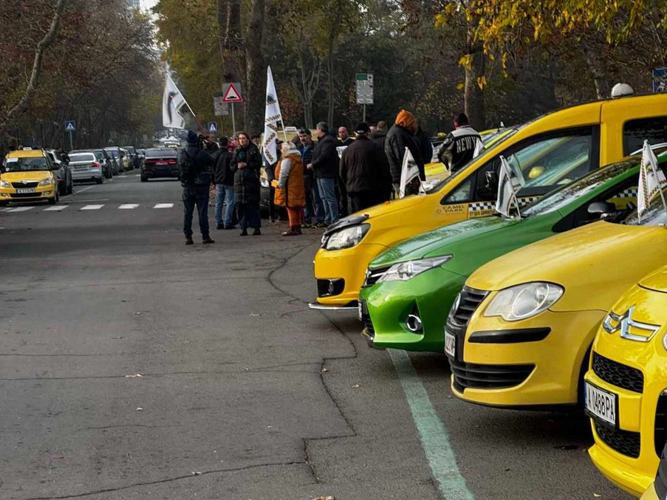 България е под жълта блокада, на празниците може да стане още по-страшно! СНИМКИ