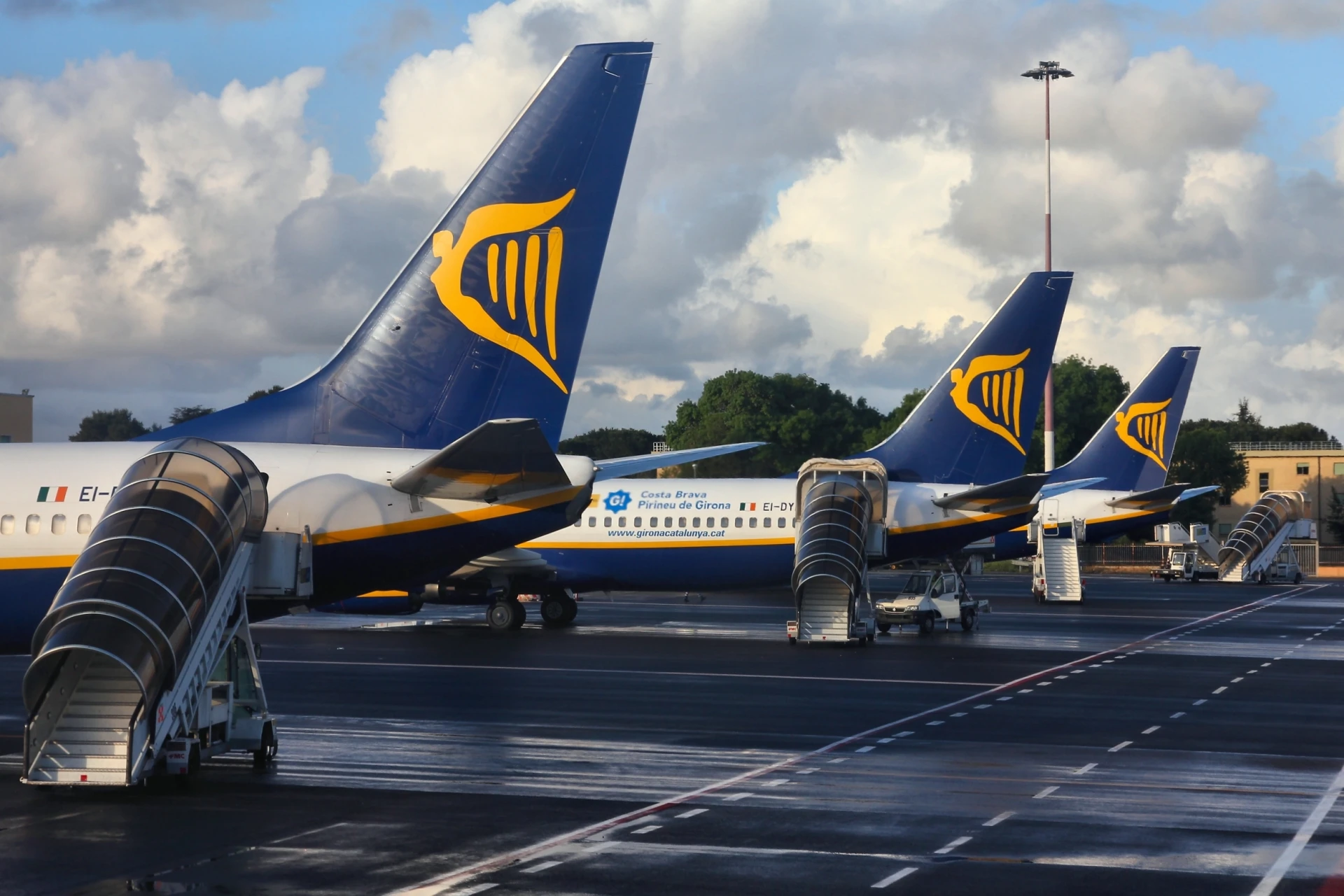 Ryanair готви голяма секира, спира полетите до 10 летища