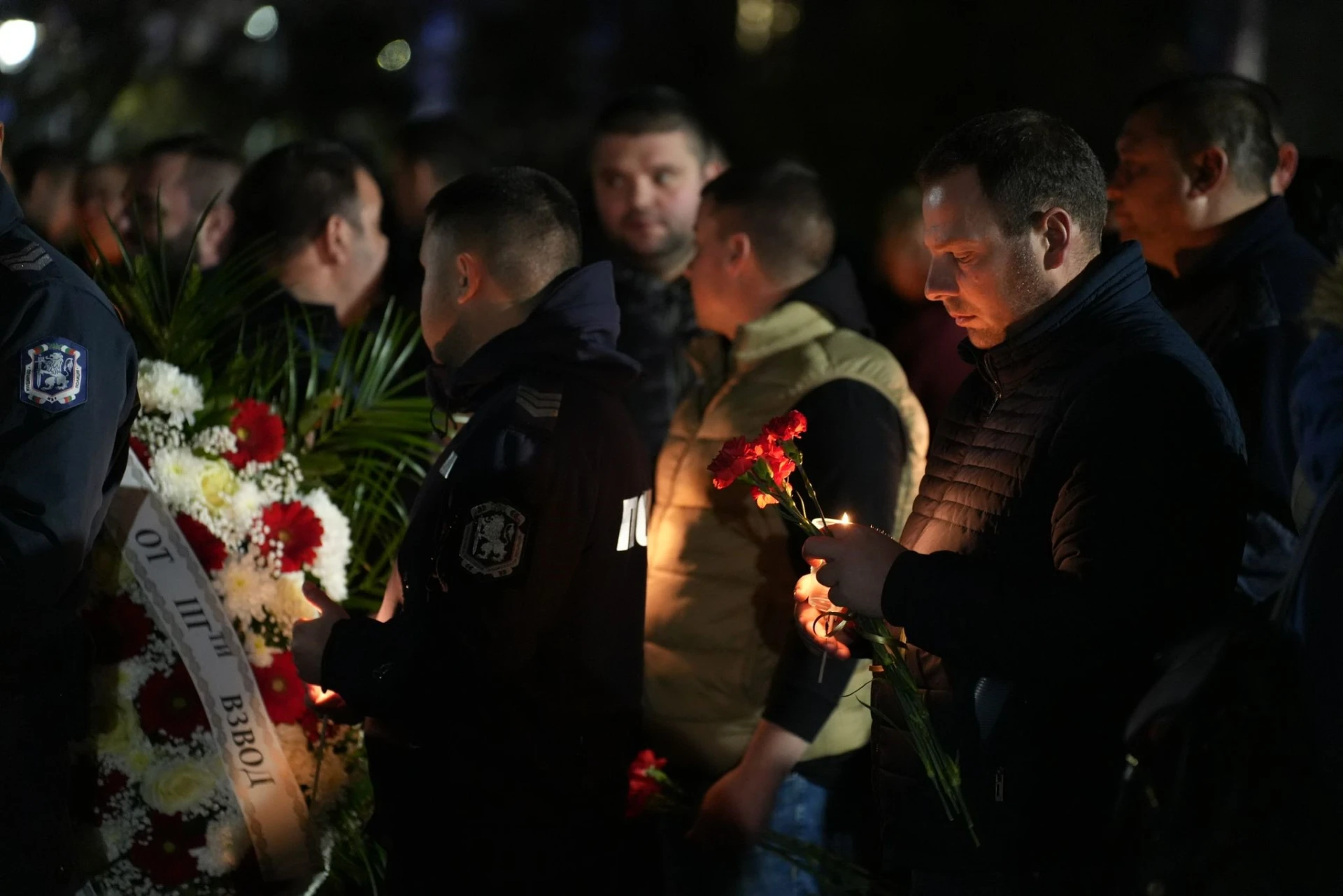 Столичните полицаи скърбят за колегата си Димитър СНИМКИ