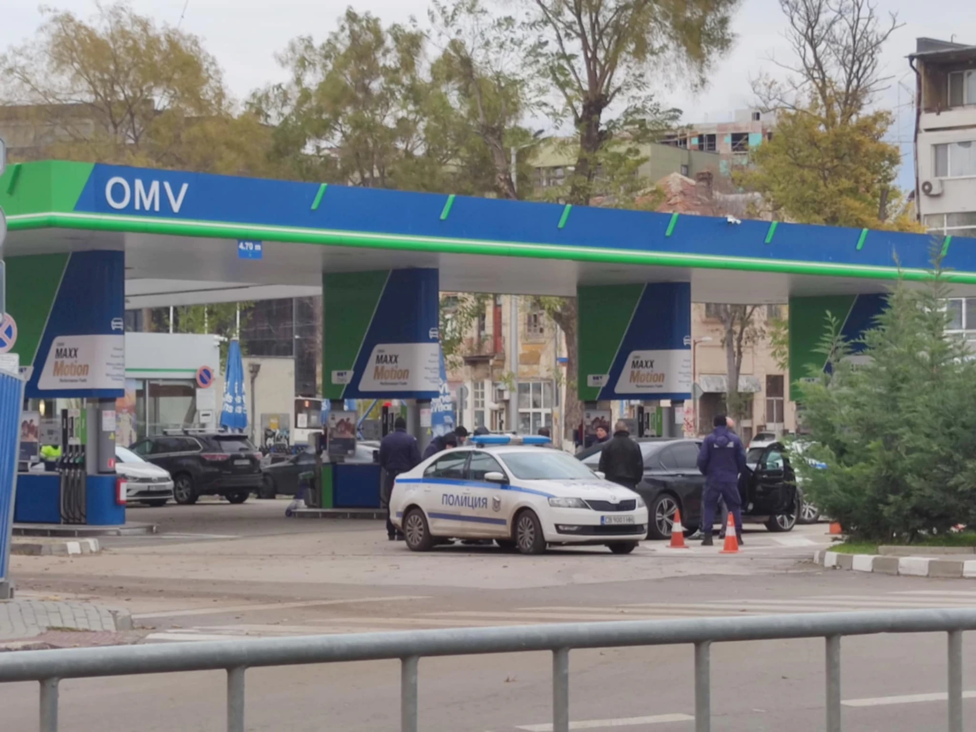 Първо в БЛИЦ Live! Спецакция с арестувани във Варна, ченгета с автомати натръшкаха...